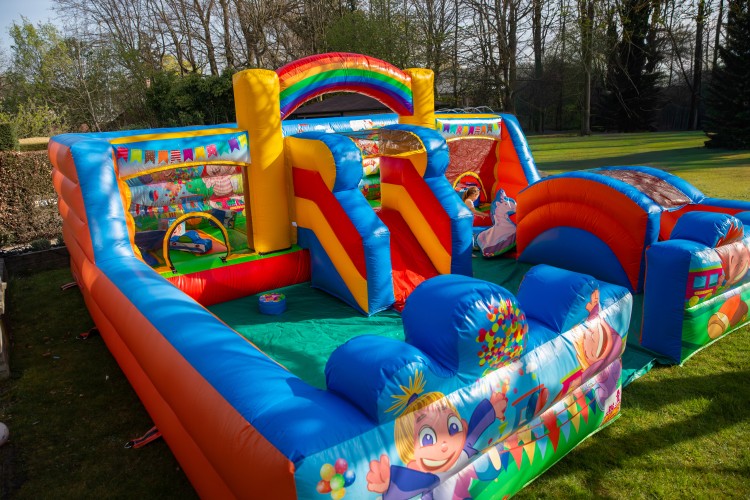 Kids Multiplay Funpark huren | Grote speelzone met glijbaan en foamplay Kids Multiplay Funpark huren | Grote speelzone met glijbaan en foamplay