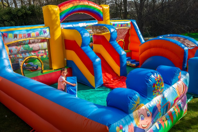 Kids Multiplay Funpark huren | Grote speelzone met glijbaan en foamplay Kids Multiplay Funpark huren | Grote speelzone met glijbaan en foamplay