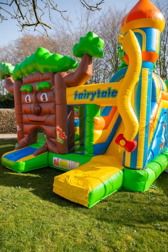 Fairytale Jump & Slide huren | Sprookjes springkasteel met glijbaan. Nieuw vanaf April!