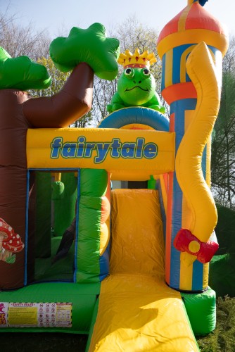Fairytale Jump & Slide huren | Sprookjes springkasteel met glijbaan. Nieuw vanaf April!